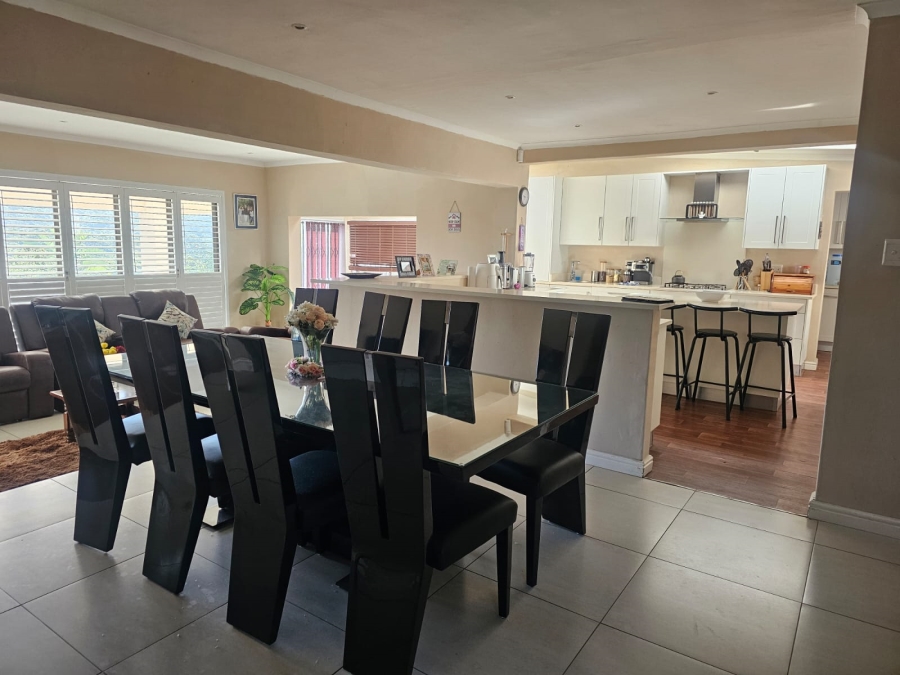 5 Bedroom Property for Sale in Gonubie North Eastern Cape